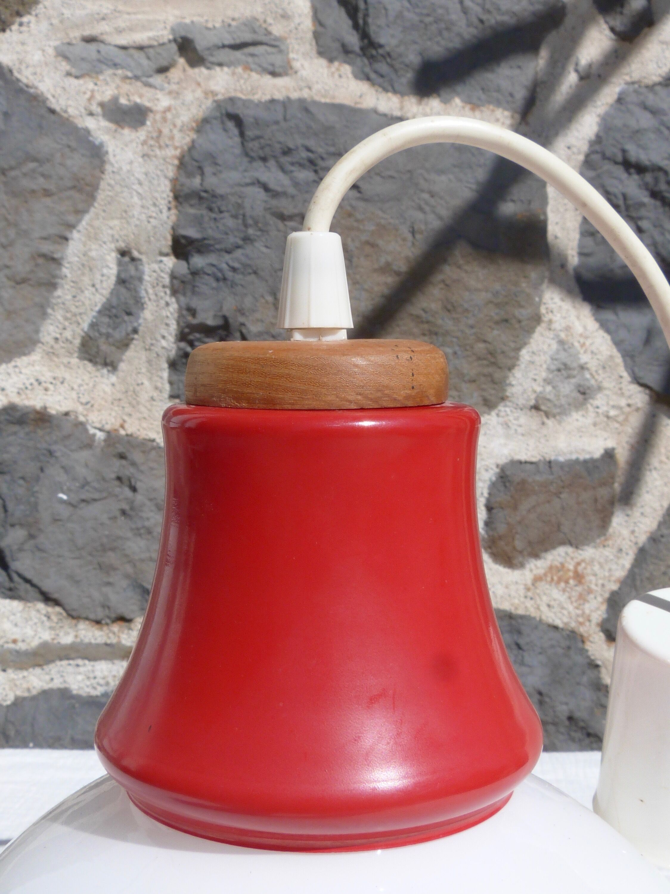 Suspension in opaline and wood