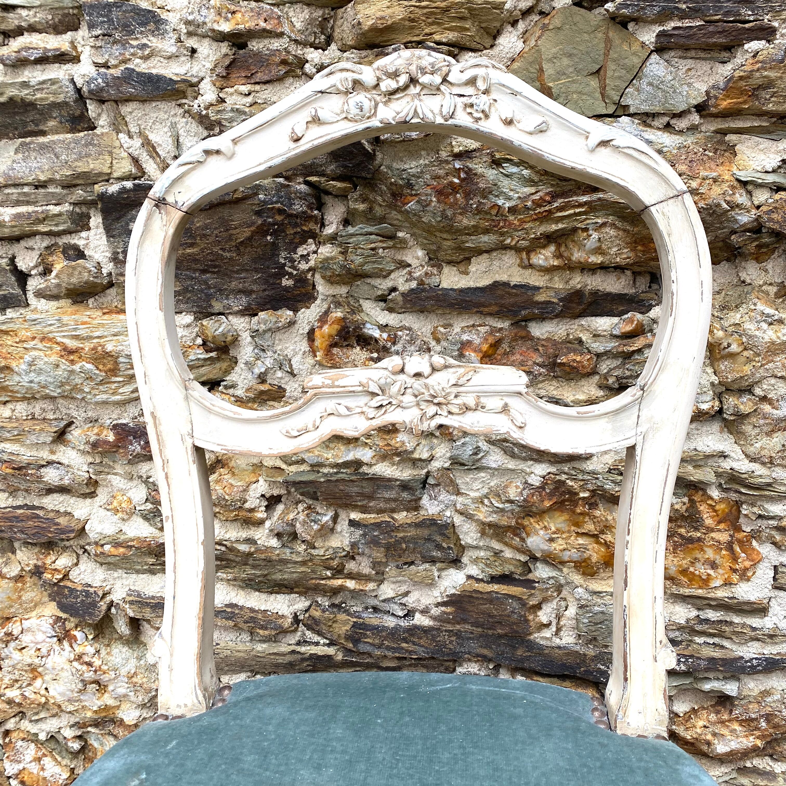 Louis XV chair, 18th century in carved wood decorated with flowers