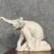 Sèvres France : grand éléphant en céramique crispée blanche époque art déco