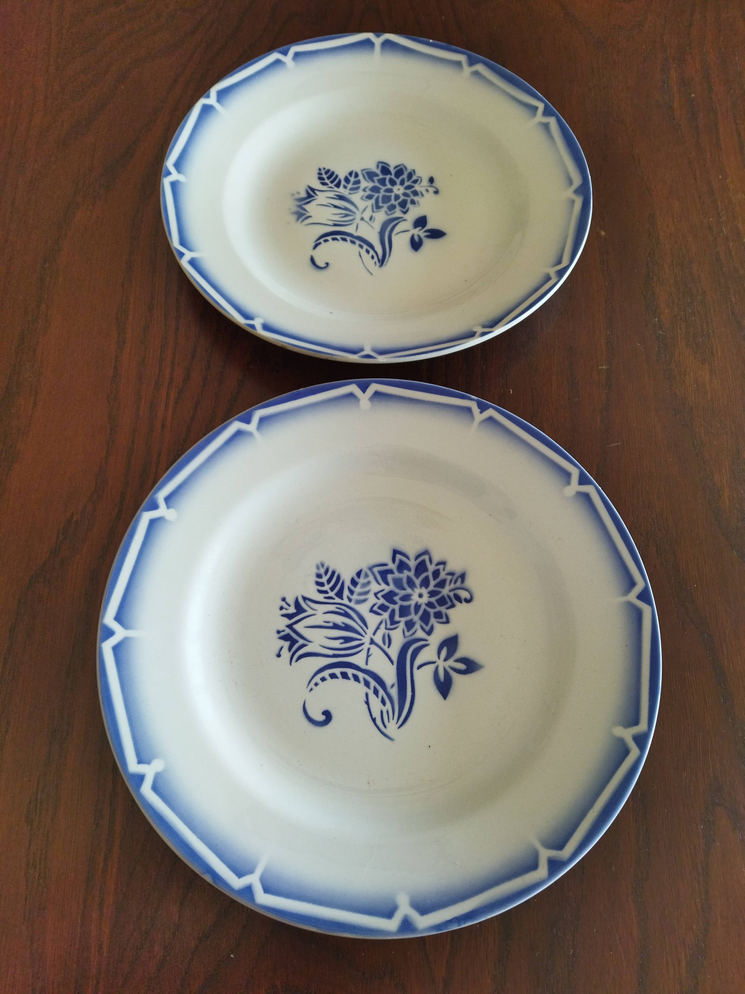 8 French earthenware dinner plates (Gien Sarreguemines Digoin Moulin des Loups Orchies)