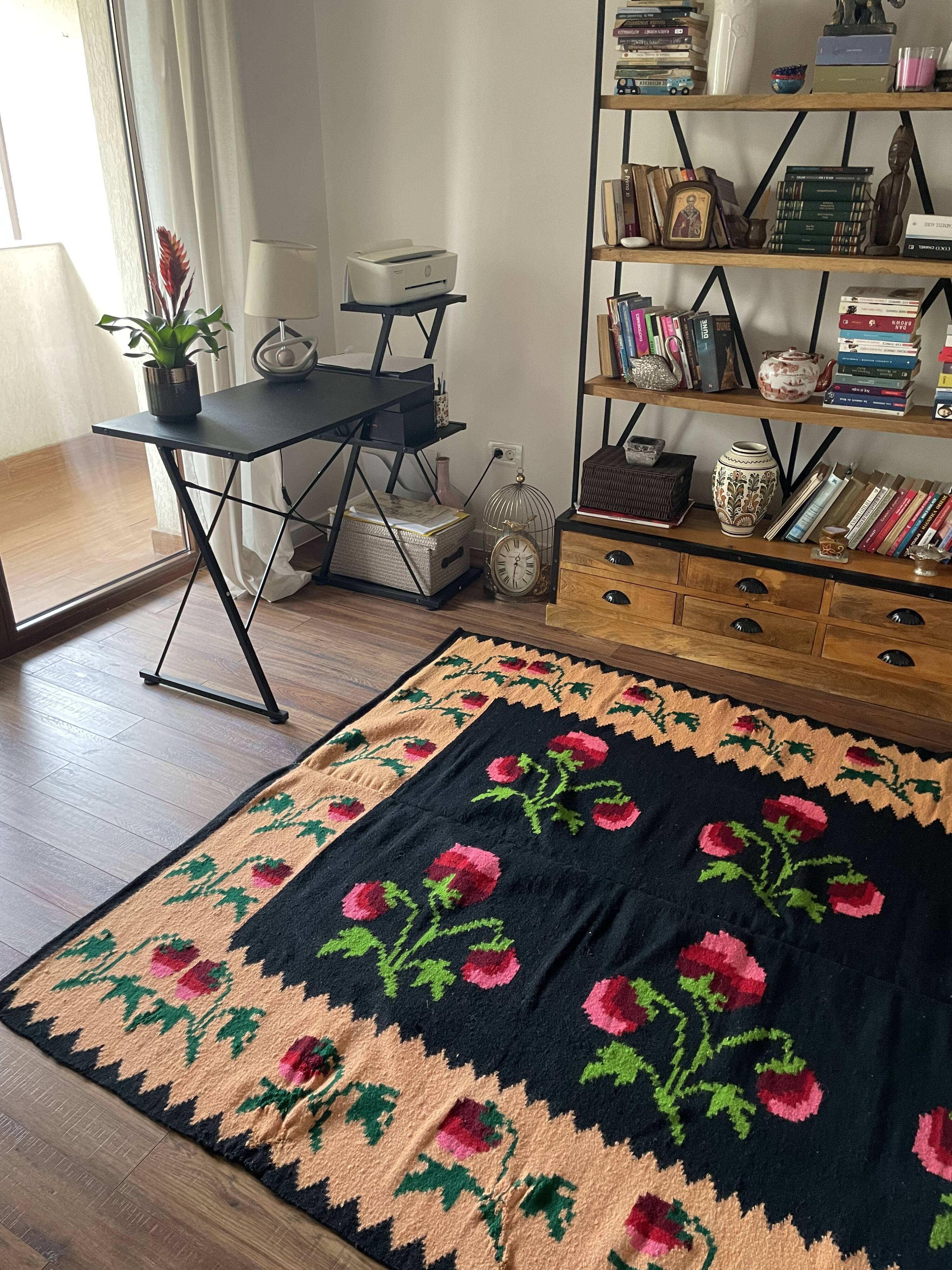 Romanian floral handwoven carpet made in wool, bohemian design with flowers