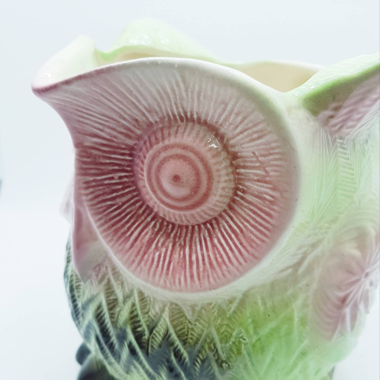 Grand pichet hibou en barbotine