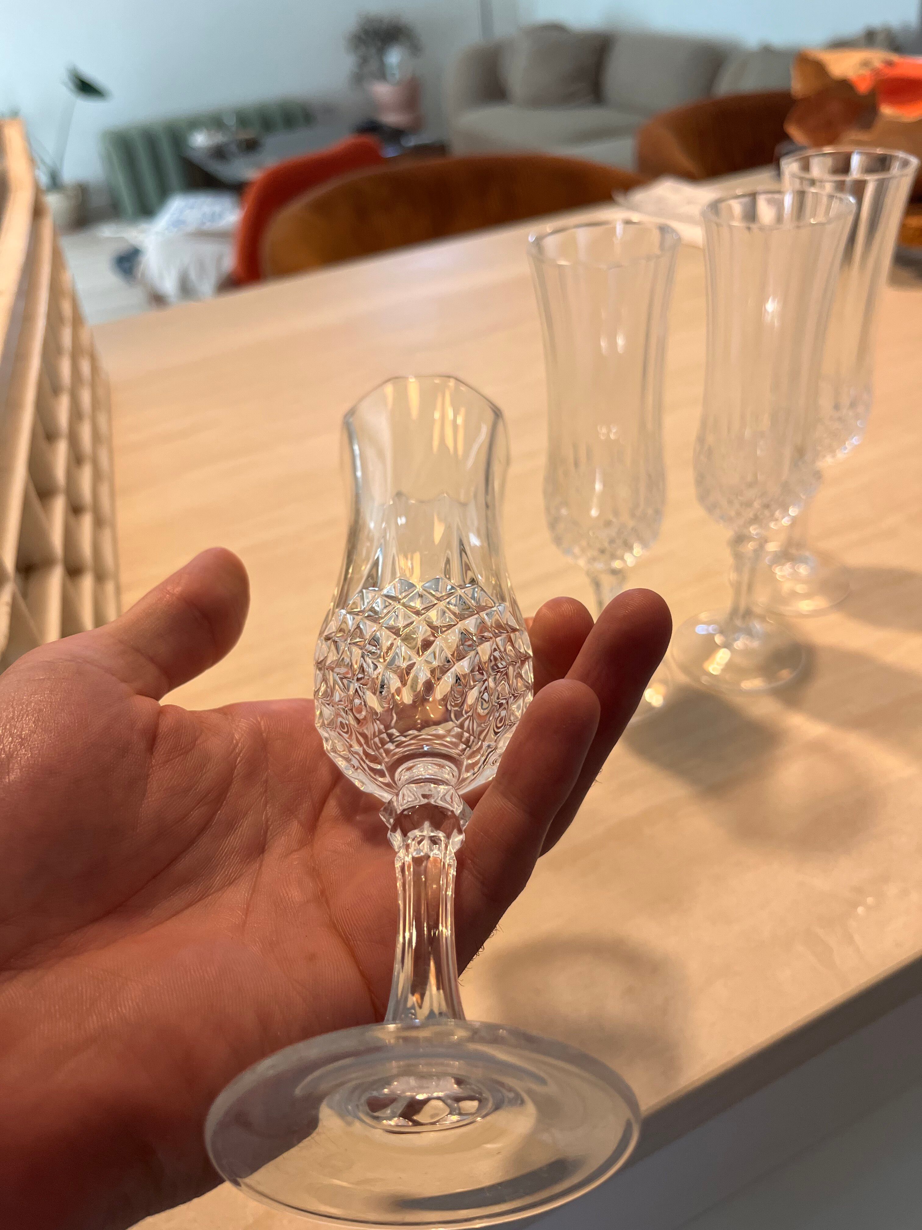 Cut crystal footed glasses — Set of 4