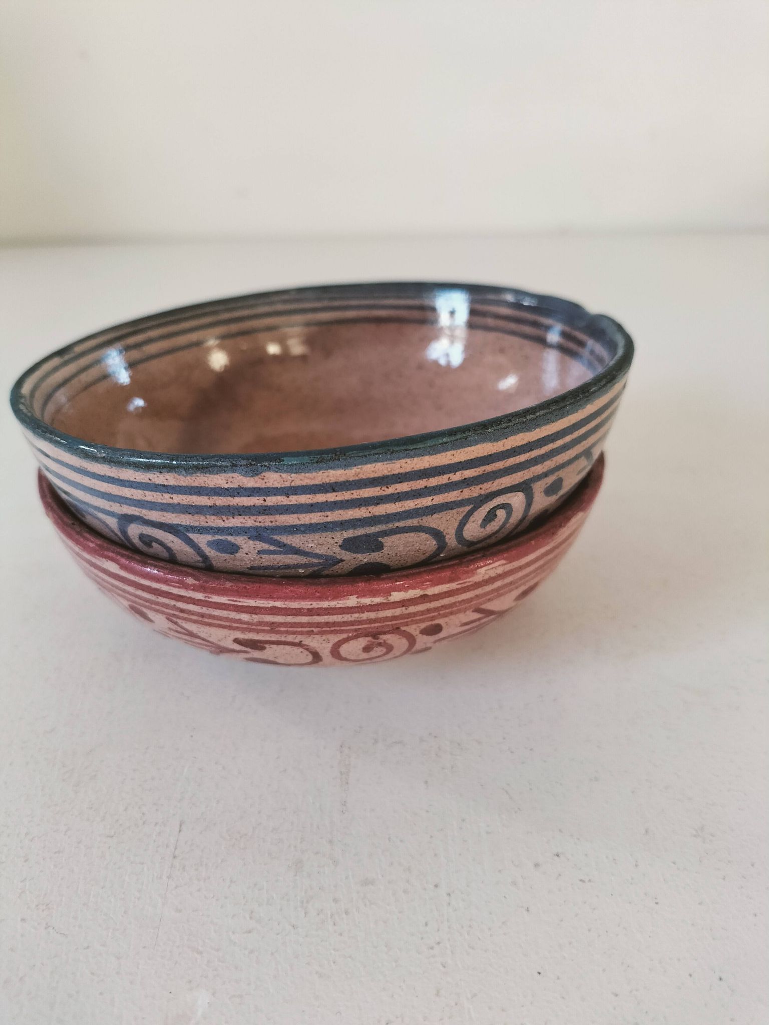 Pair of bowls signed A. Serghini