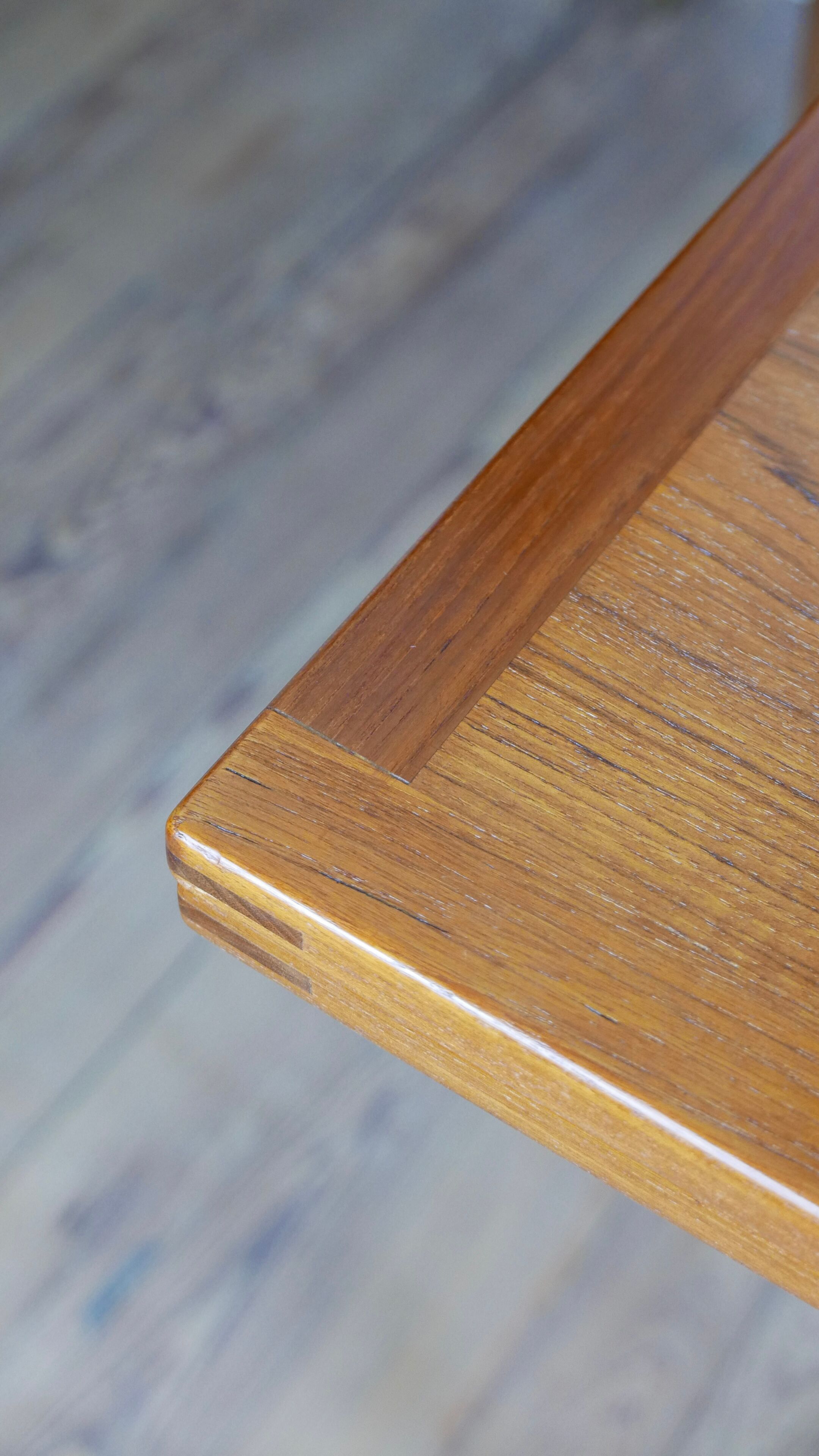 Henning Kjaernulf dining table