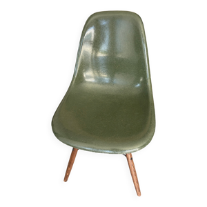 Chaises eames vert olive