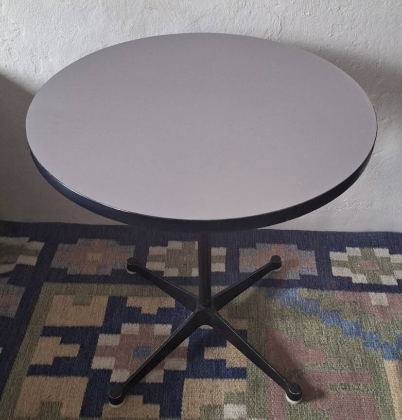 Table bistro / table d'appoint circulaire Eames Vitra Miller avec base contract, années 1960