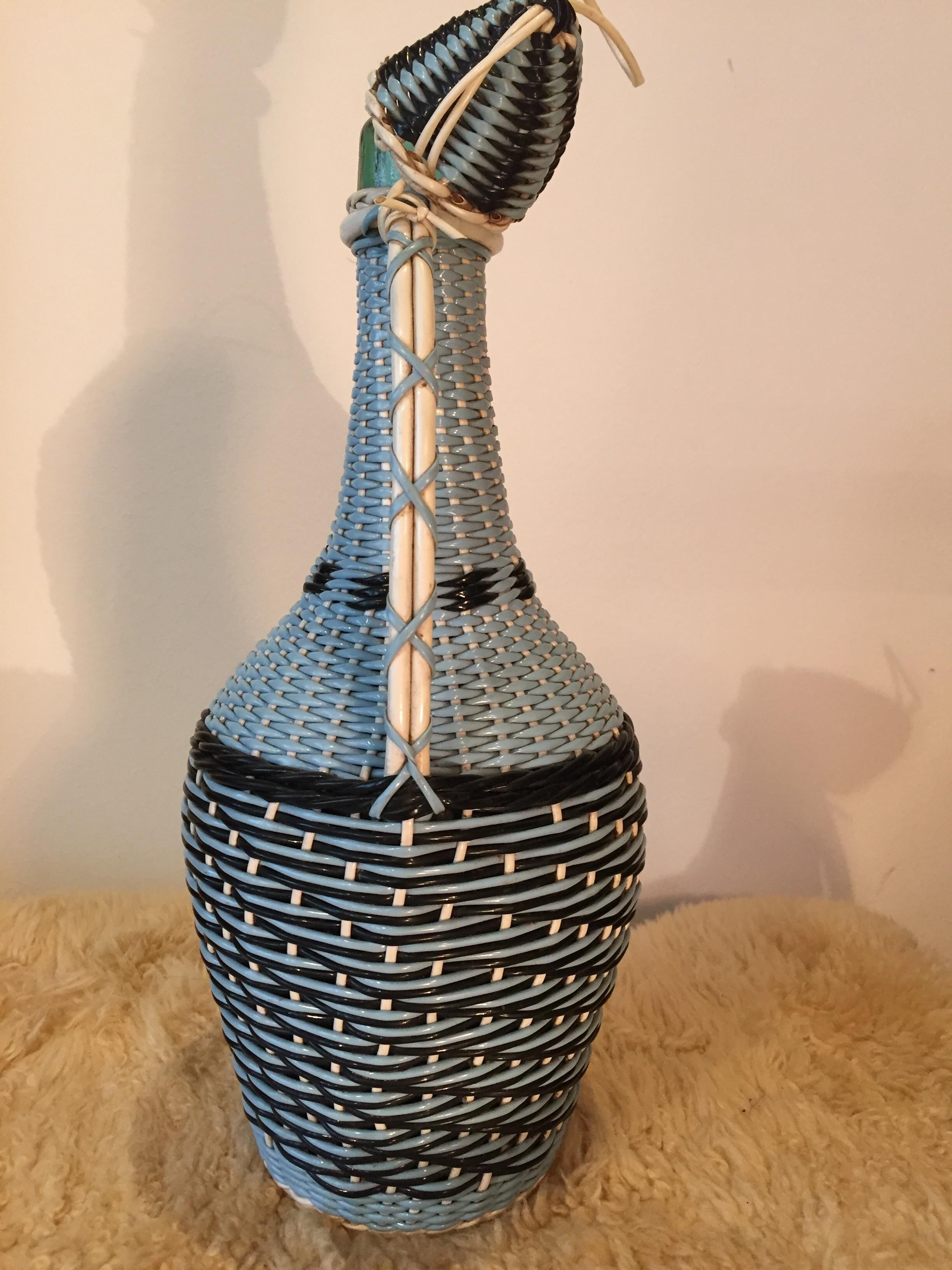 Bottle scoubidou