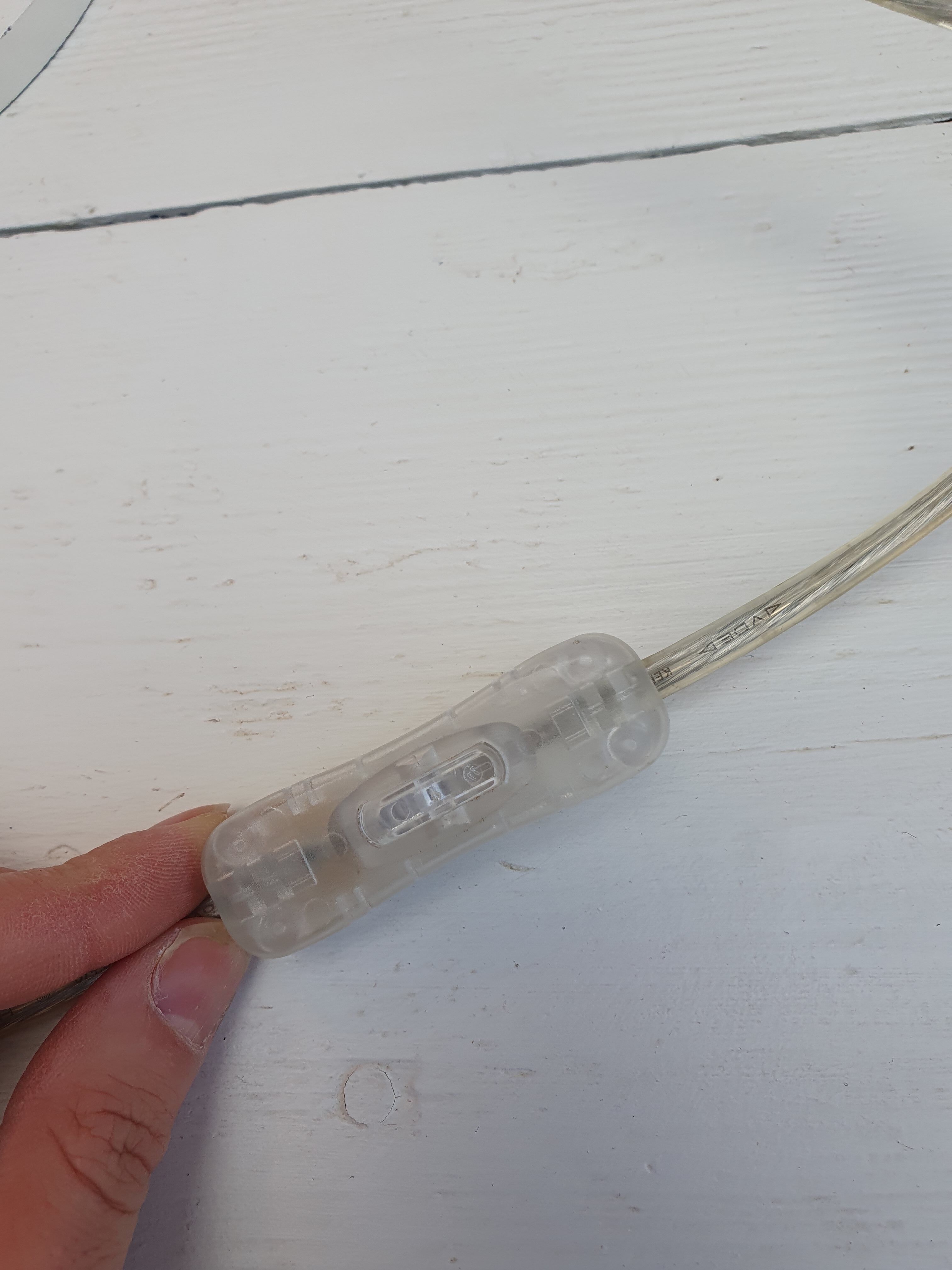 Desk lamp gnaws Eyeball Habitat