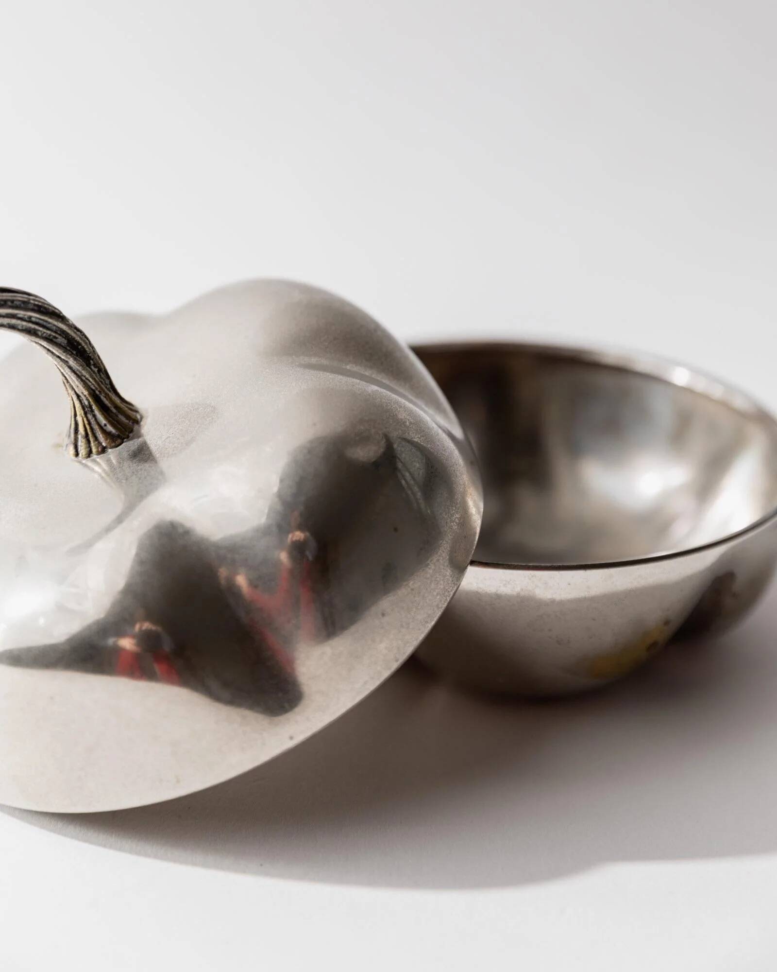 Vintage 1970s silver-plated pumpkin box with lid.