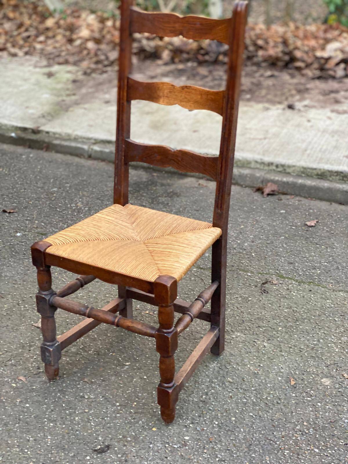 Solid wood dining chair with straw seat