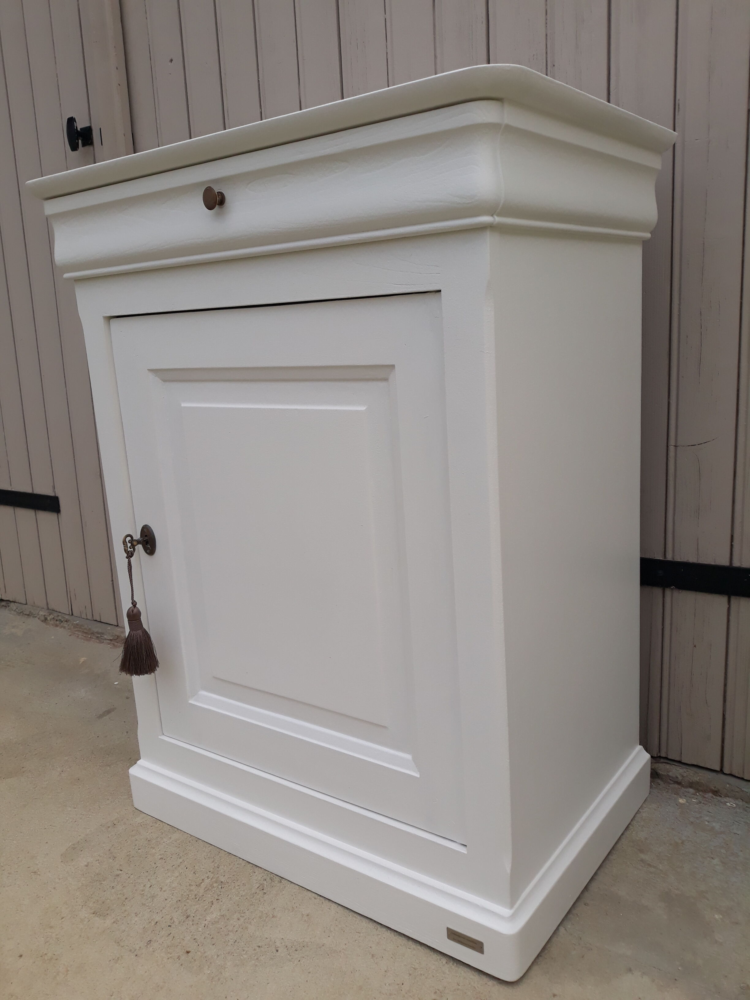 Louis Philippe-style confectioner