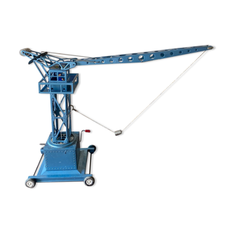 Metal crane