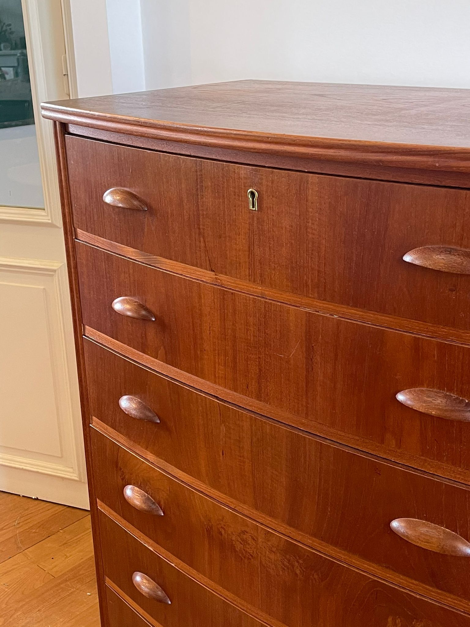 Danish teak chest of drawers with 6 drawers.