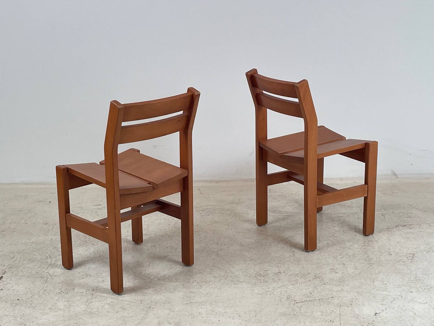 2 Regain chairs for the 1970s arcs.