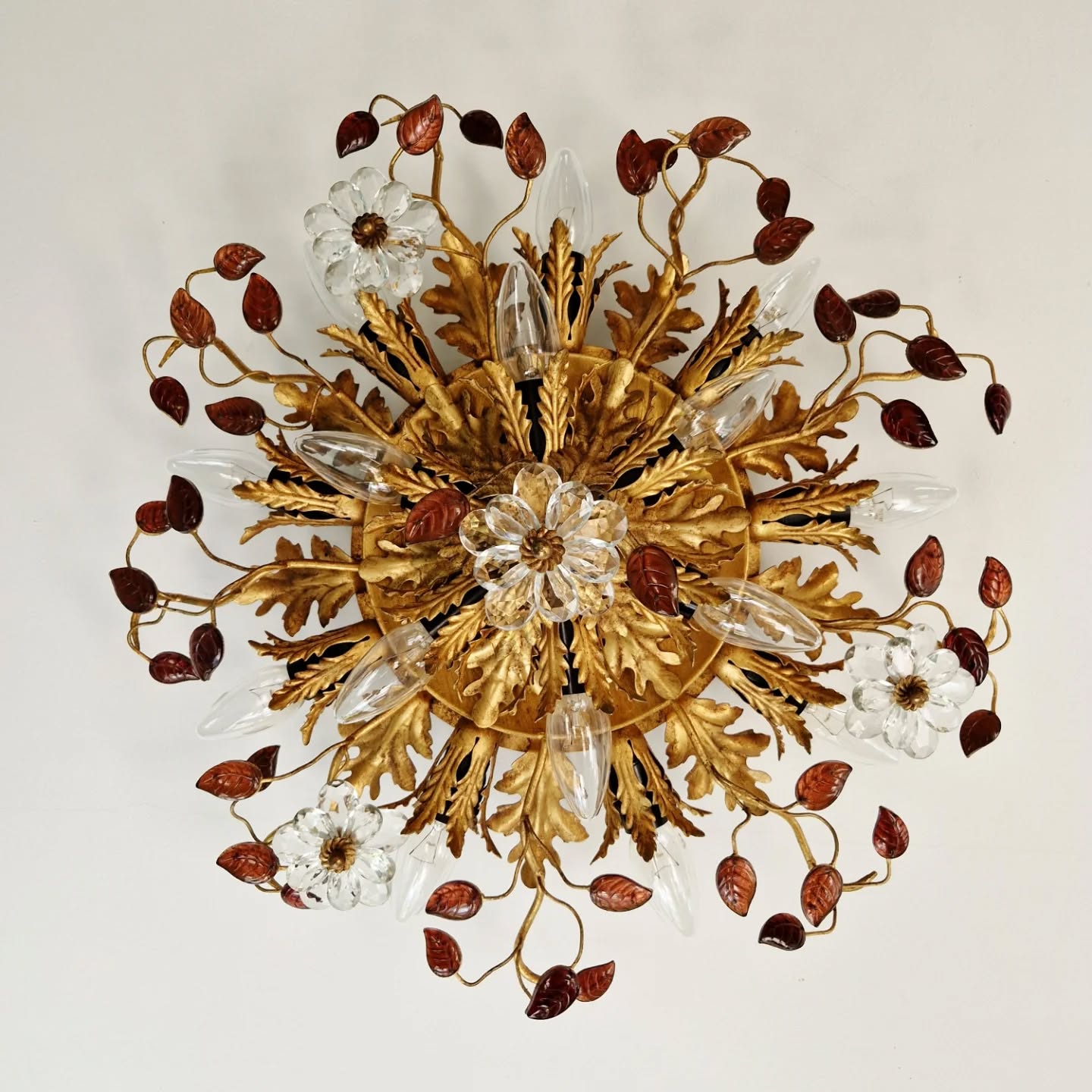 Large floral ceiling light in gilded metal and crystal, Banci Firenze, 1970.
