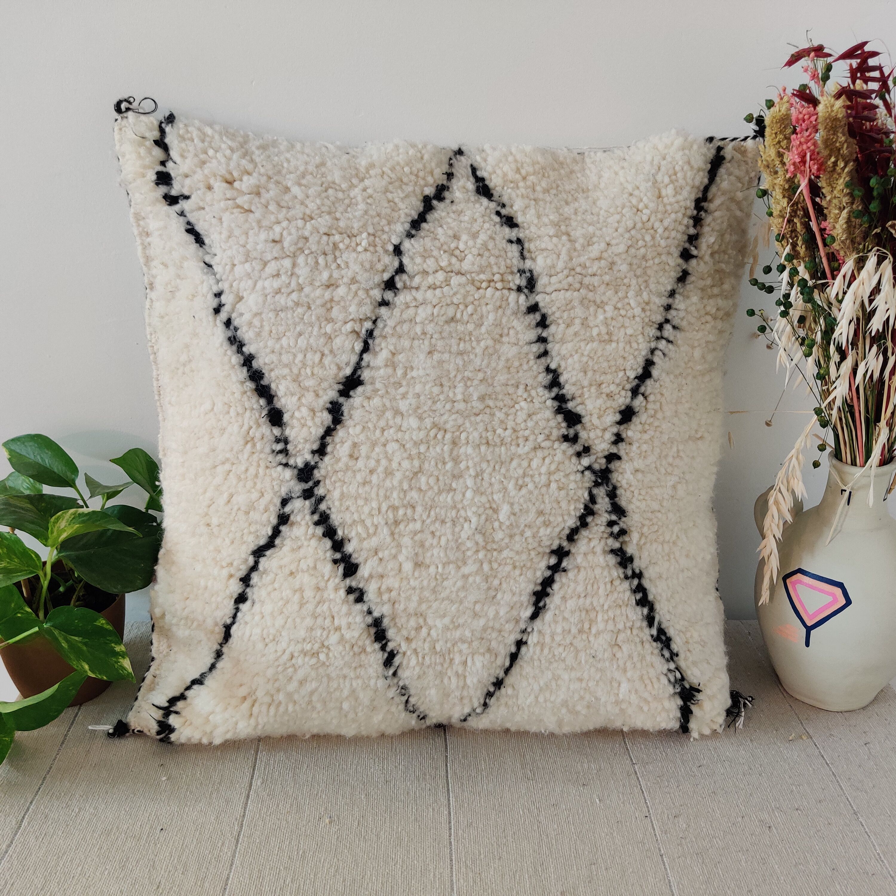 Moroccan cushion in black and white wool 55x55cm