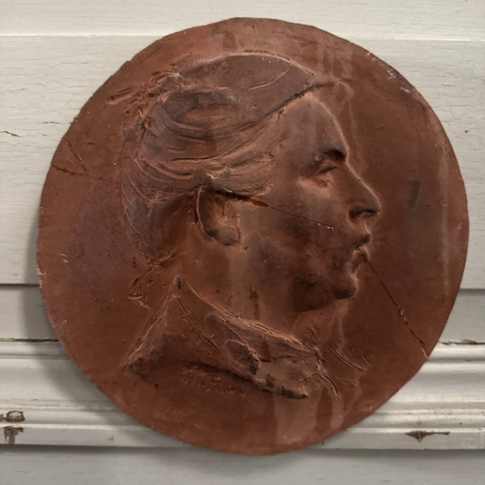 Médaillon en terre cuite par Charles Filleul travail d'atelier, XXe s.