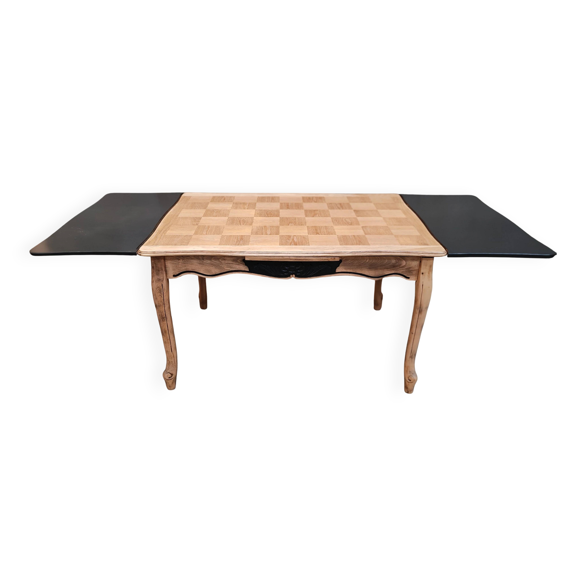 Checkerboard table with extension