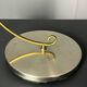 Lampe de table sculpturale ajustable des années 1960 avec abat-jour perforé.