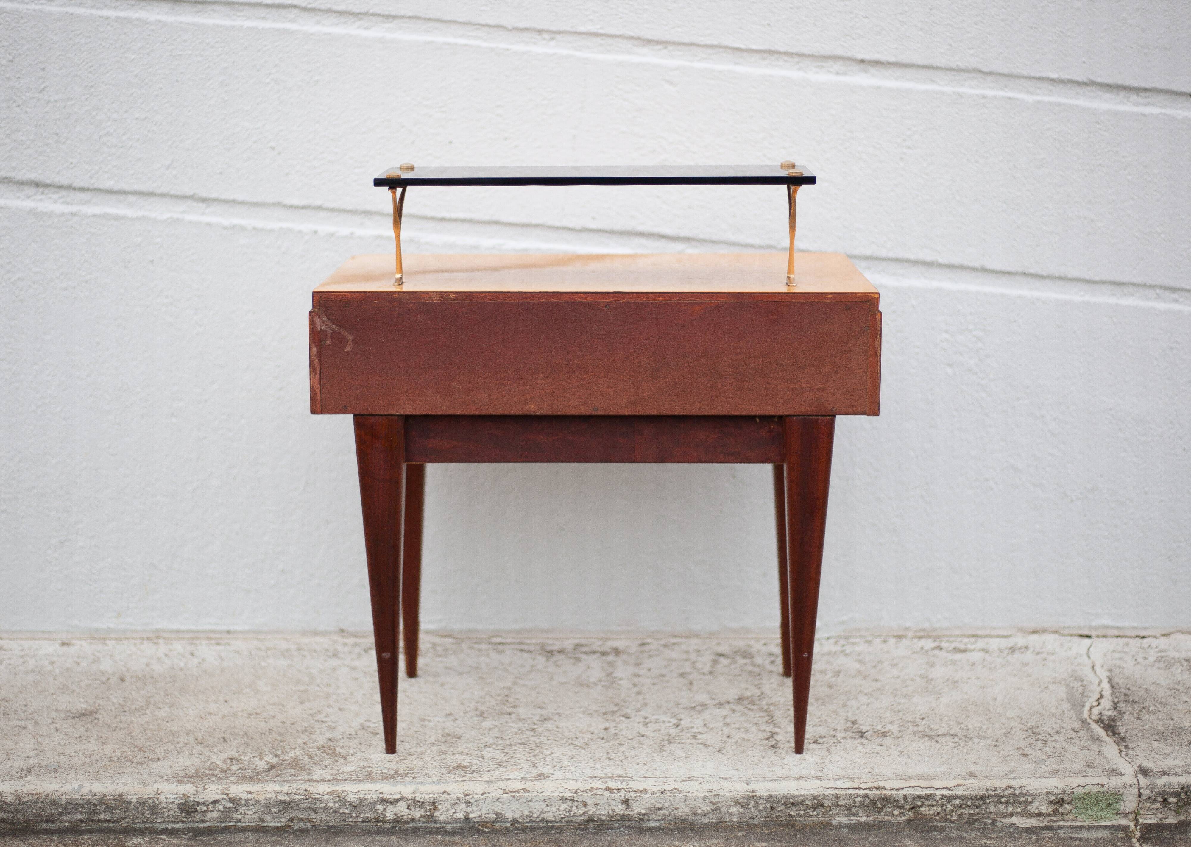 Table de chevet vintage, table de nuit bois avec tablette, table d'appoint, bout de canapé, 50's