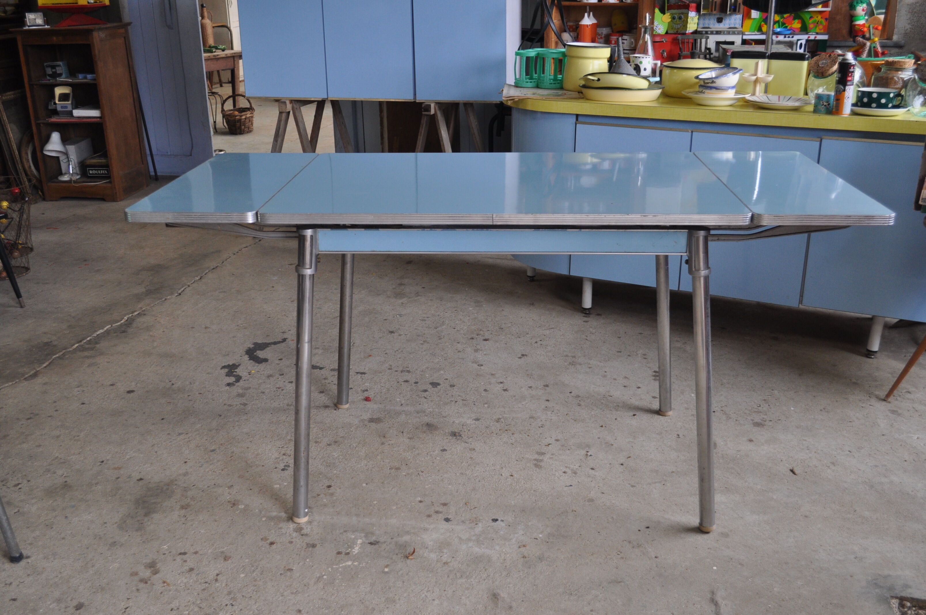 Kitchen table and 4 chairs in blue formica