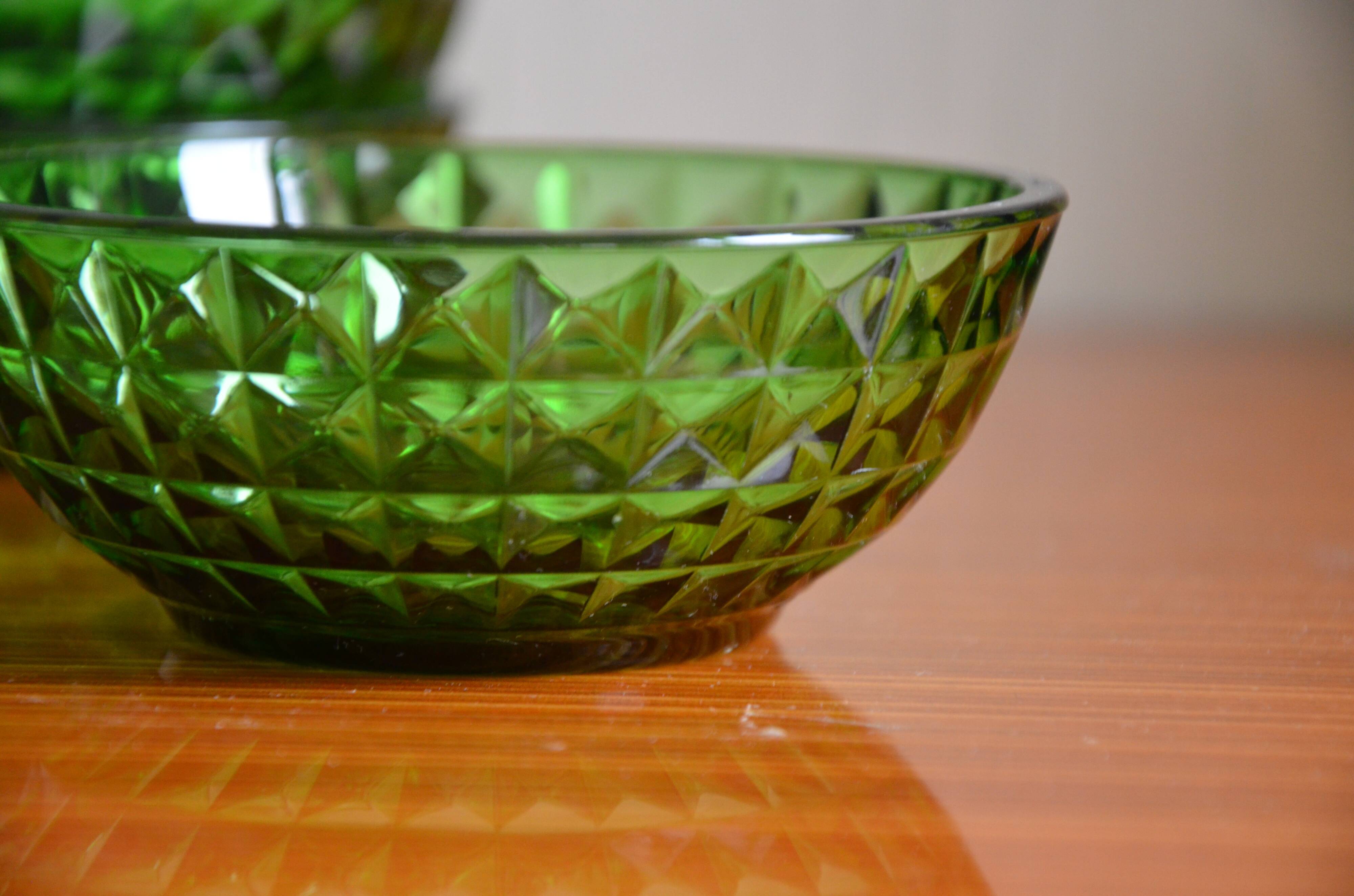 Lot of 4 cups and a green molded glass bowl