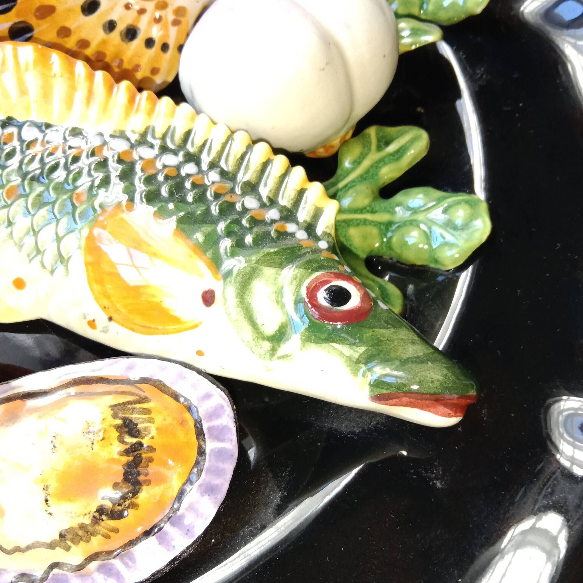 Assiette en Barbotine style 1970 Vallauris Poissons Étoile de Mer