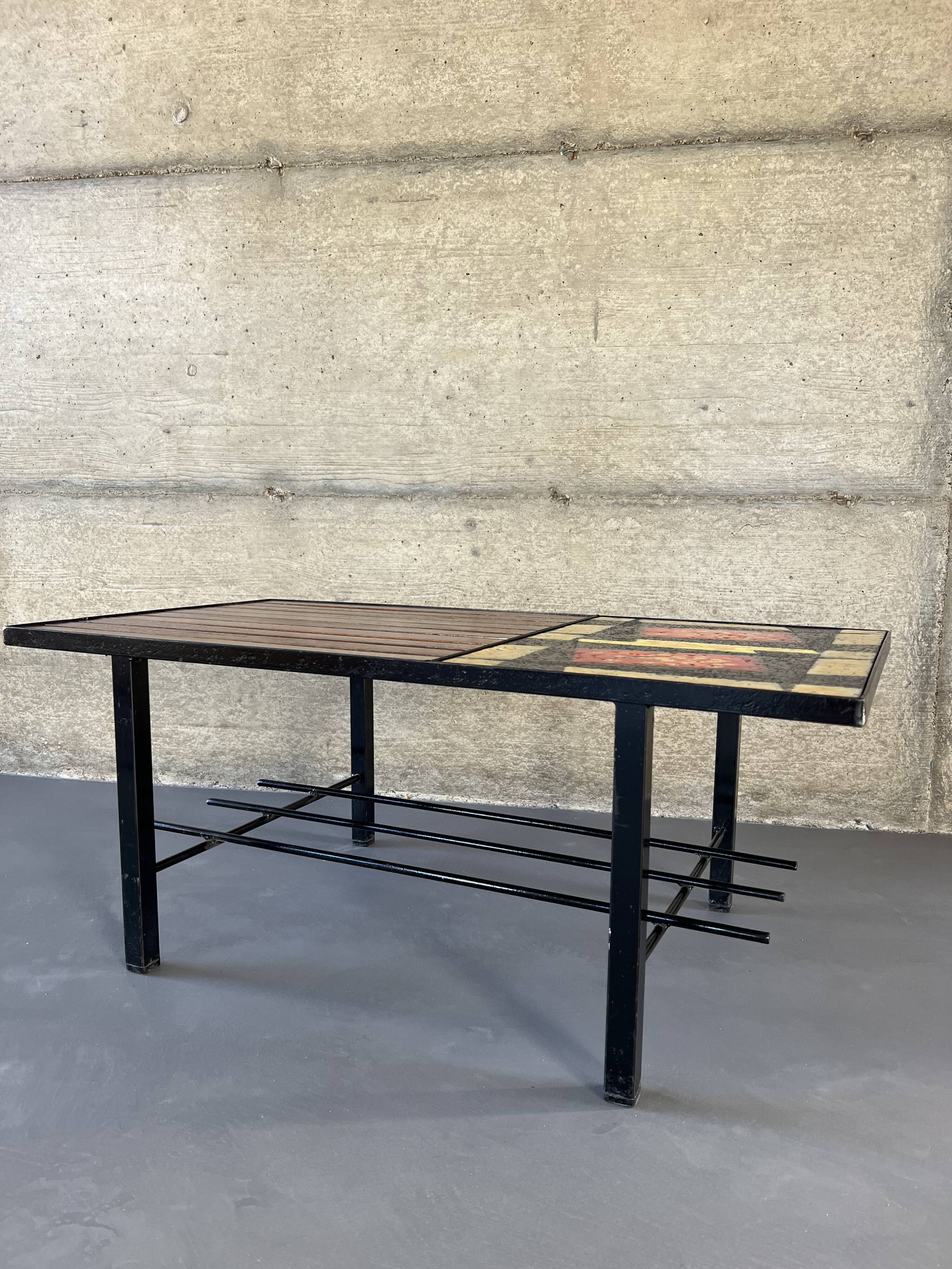 Table basse mid-century, teck, acier et pierre de lave