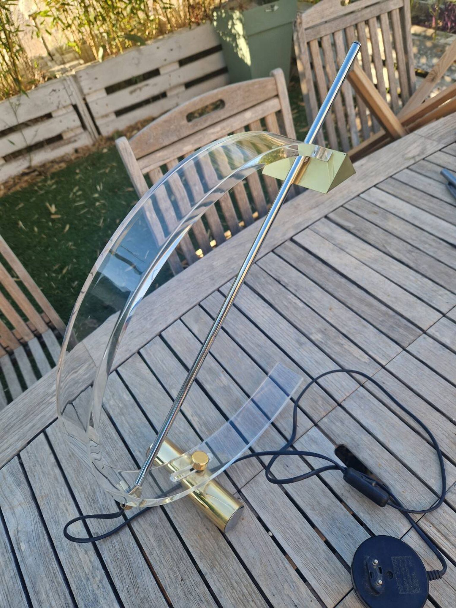 Modernist table lamp in metal, plexiglass, and brass by TECA ITALIA circa 1980.
