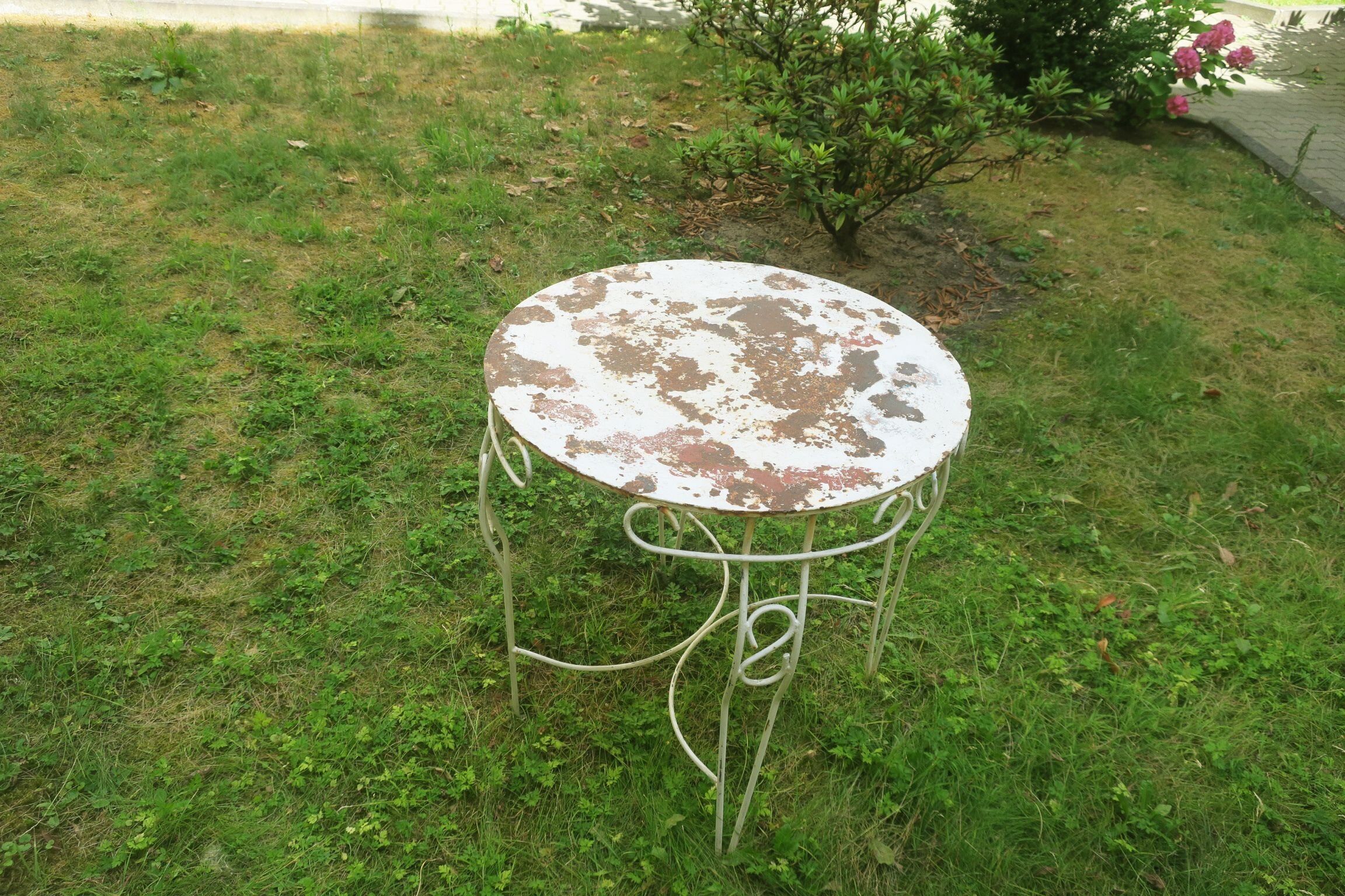 Distressed mid-century painted iron garden table, 1950s