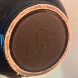 Vase en céramique ouest-allemande recyclé en lampe de table avec abat-jour japonais.