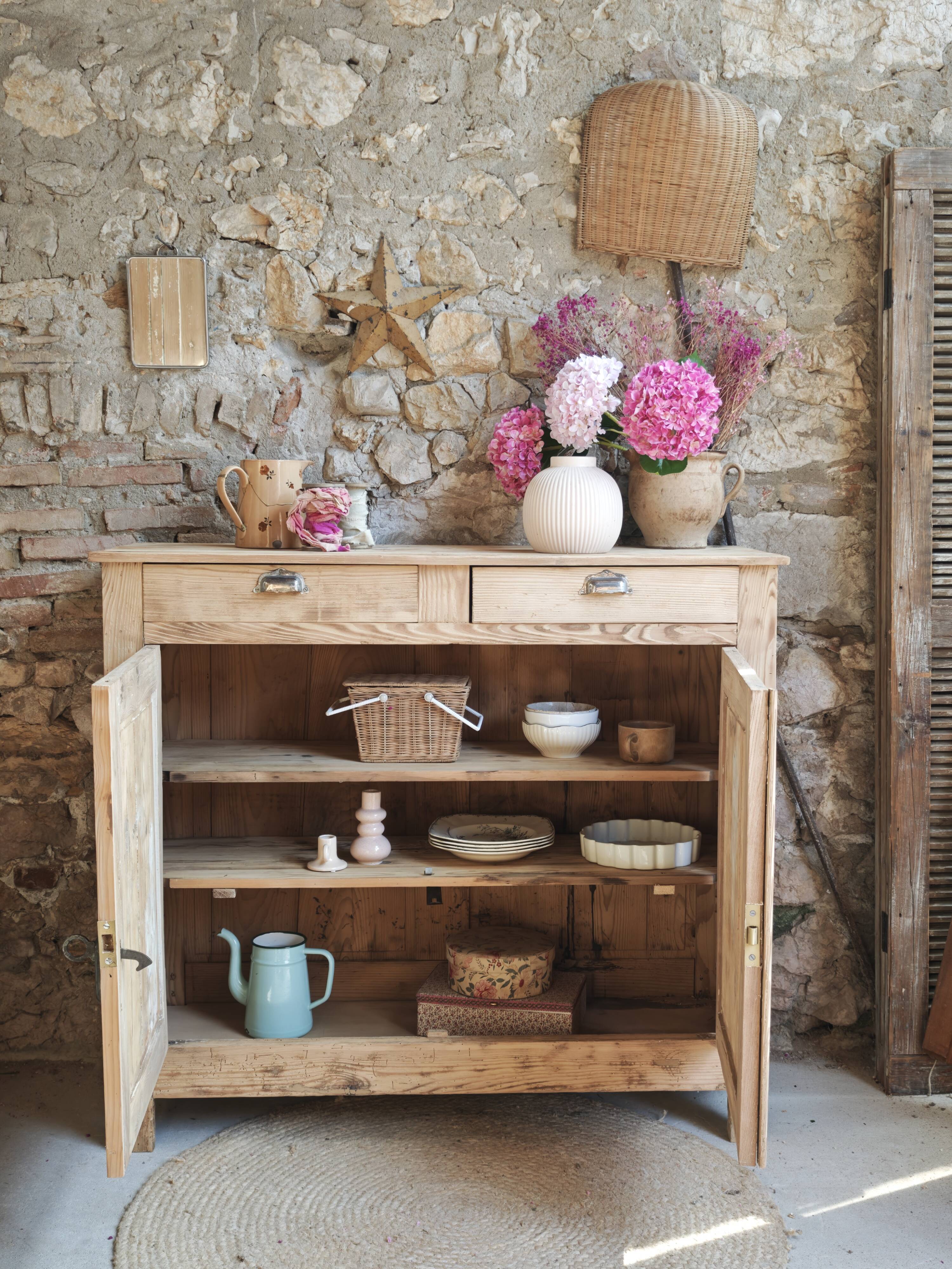 Wooden country-style sideboard