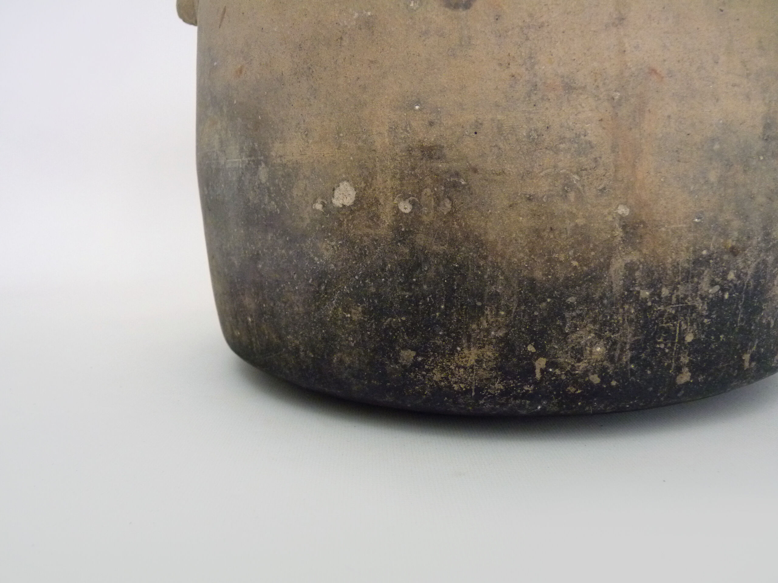 Cooking pot, terracotta pot cover, glazed interior. Year 50