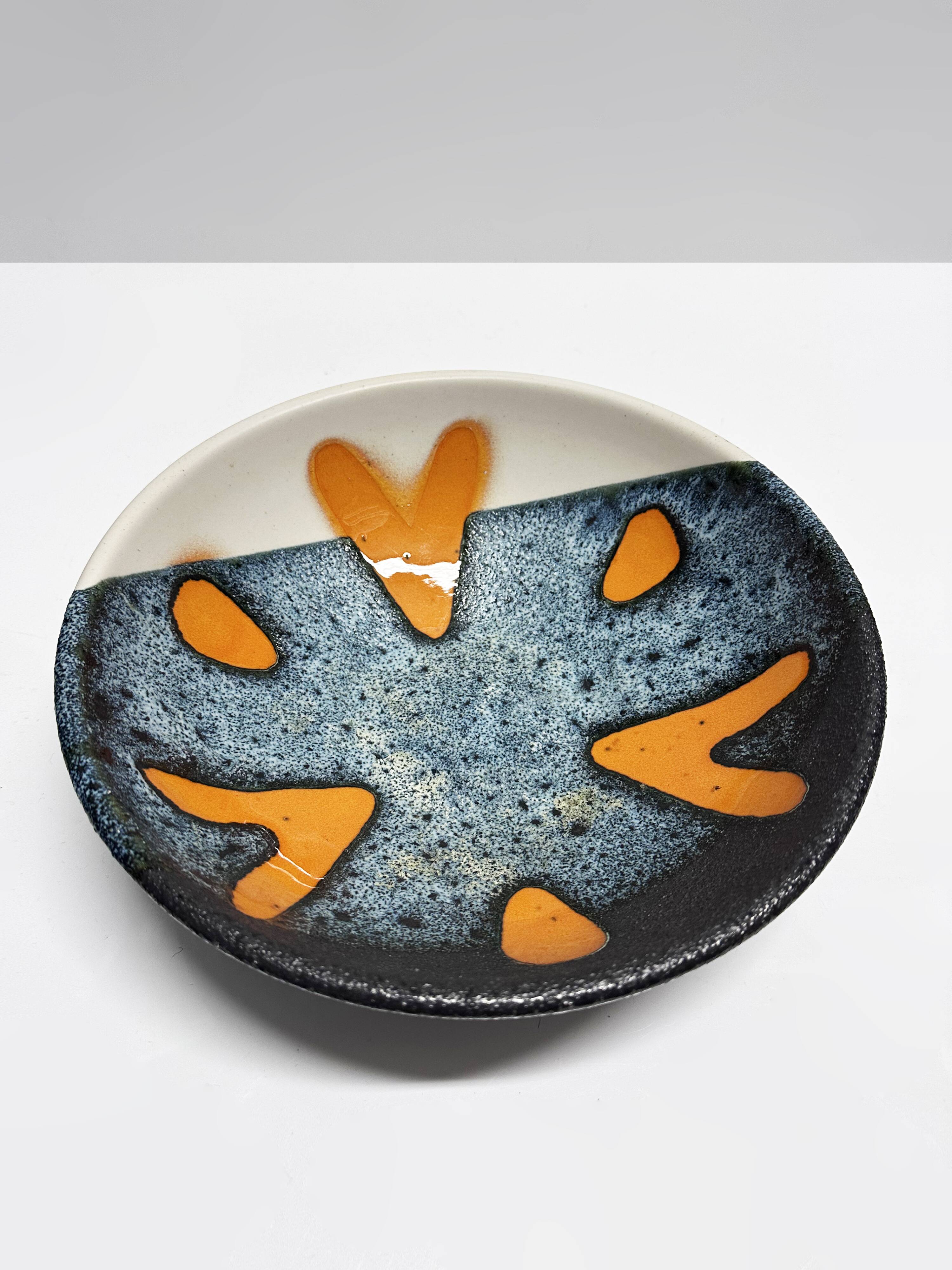 Rare set of three Elchinger Atelier ceramic bowls. France, 1950.