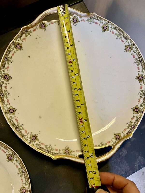 Service à dessert en porcelaine de limoges 13 pièces