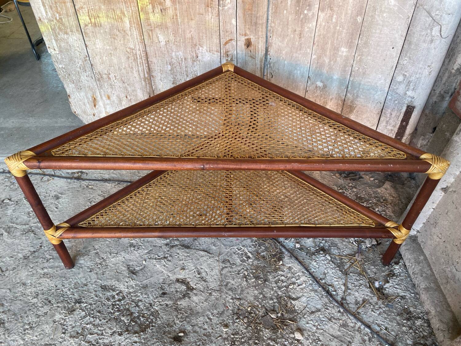 Table Basse Triangulaire Bambou Rotin + Plateaux Cannées Modèle Unique