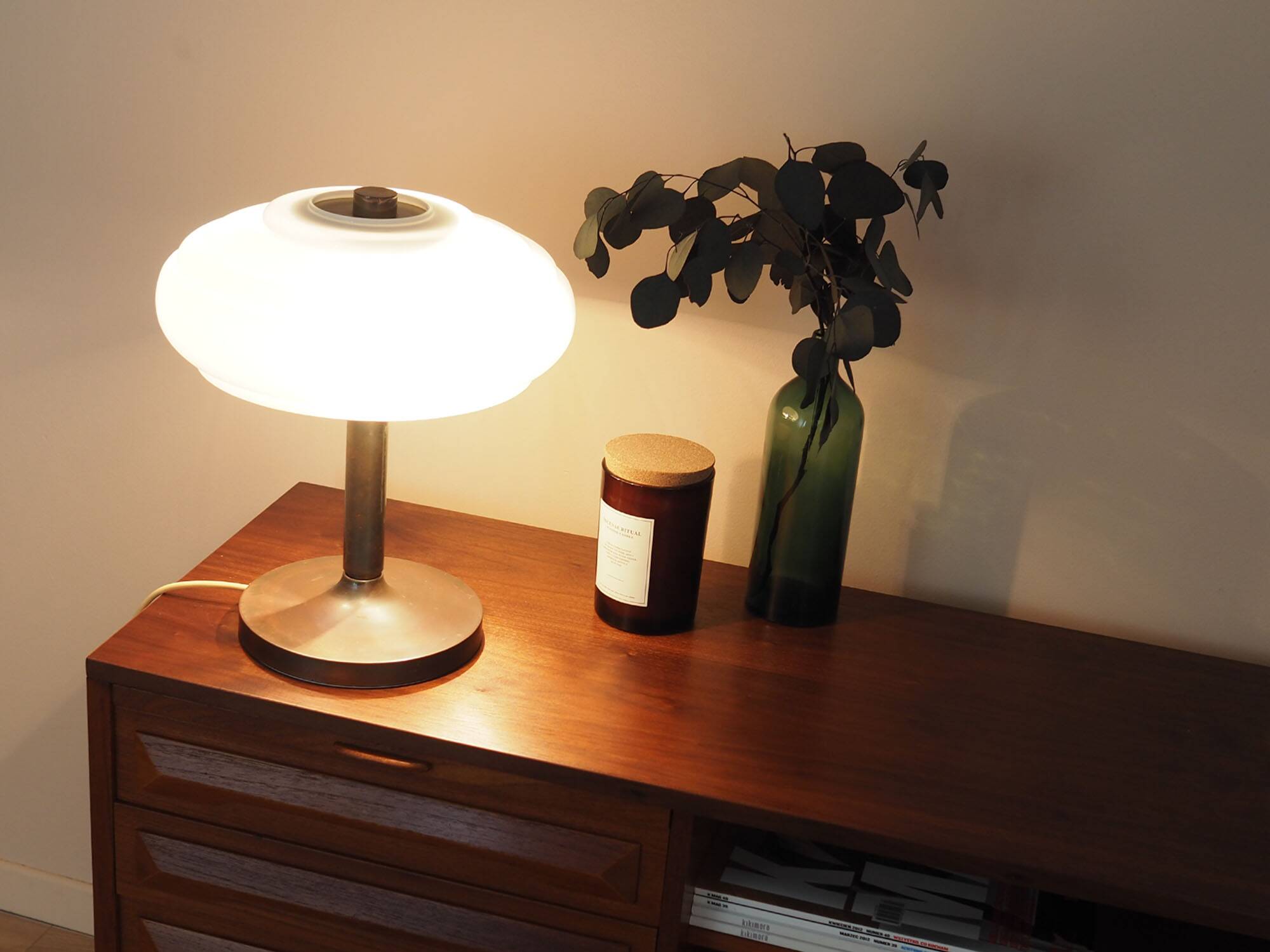 Danish desk lamp 1960s with decorative ribbed shade, brown metal
