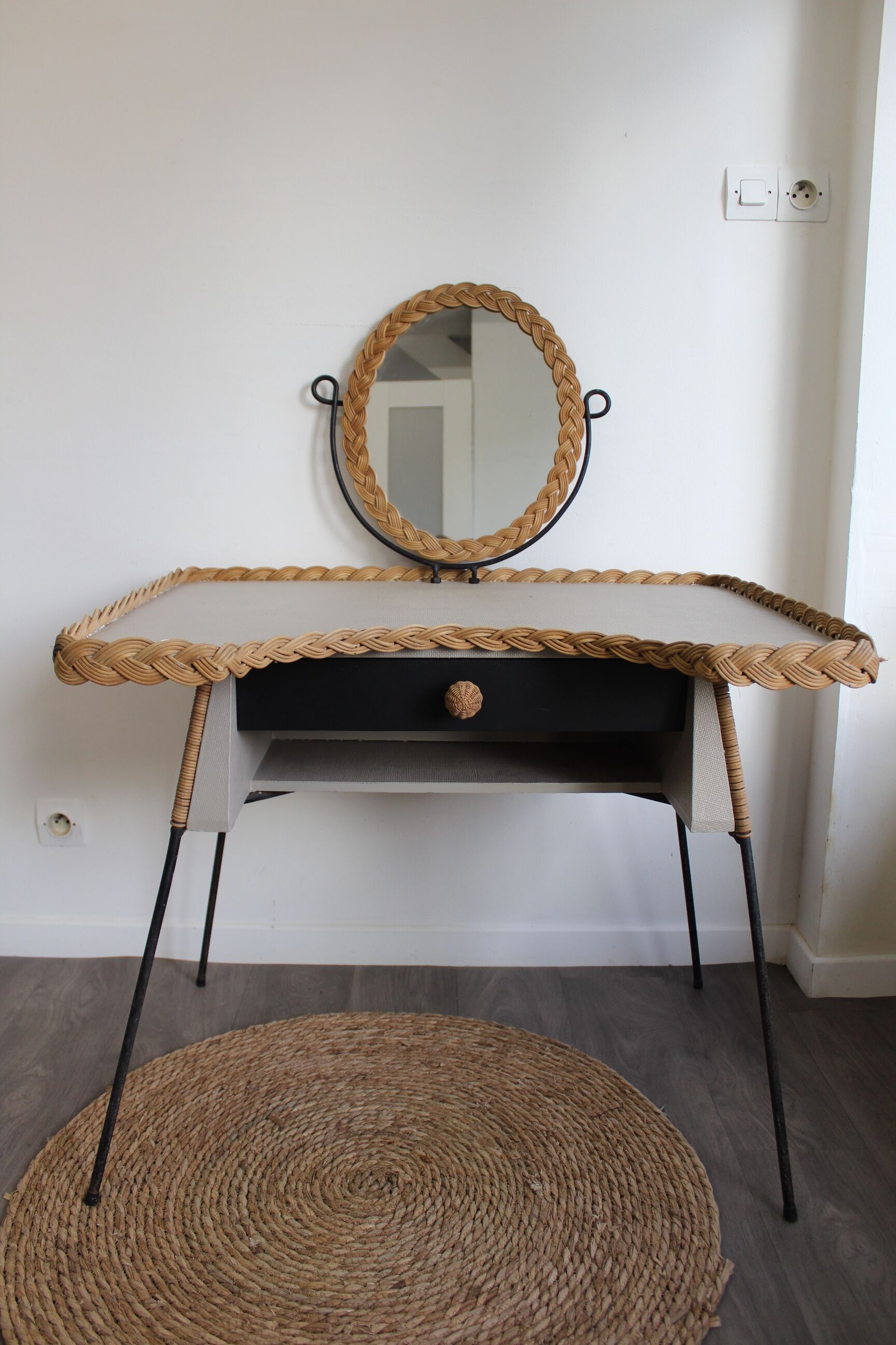 Coiffeuse rotin bambou et sa chaise vintage