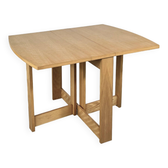 Folding and modular dining table
