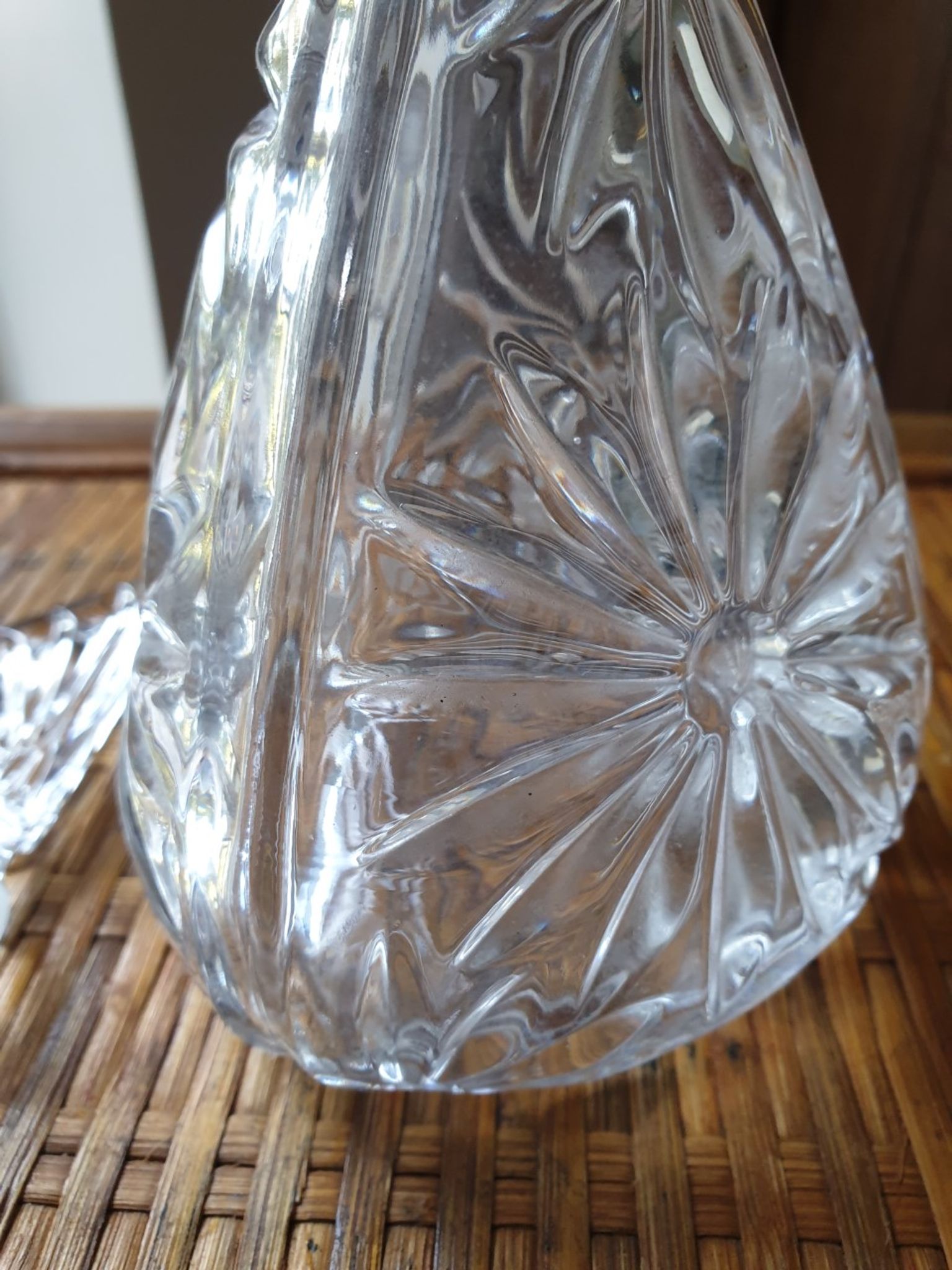 Crystal decanter