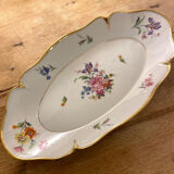 Plat en porcelaine, décor de fleurs