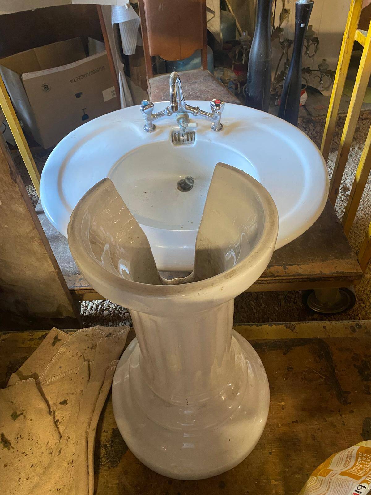 Art Deco washbasin