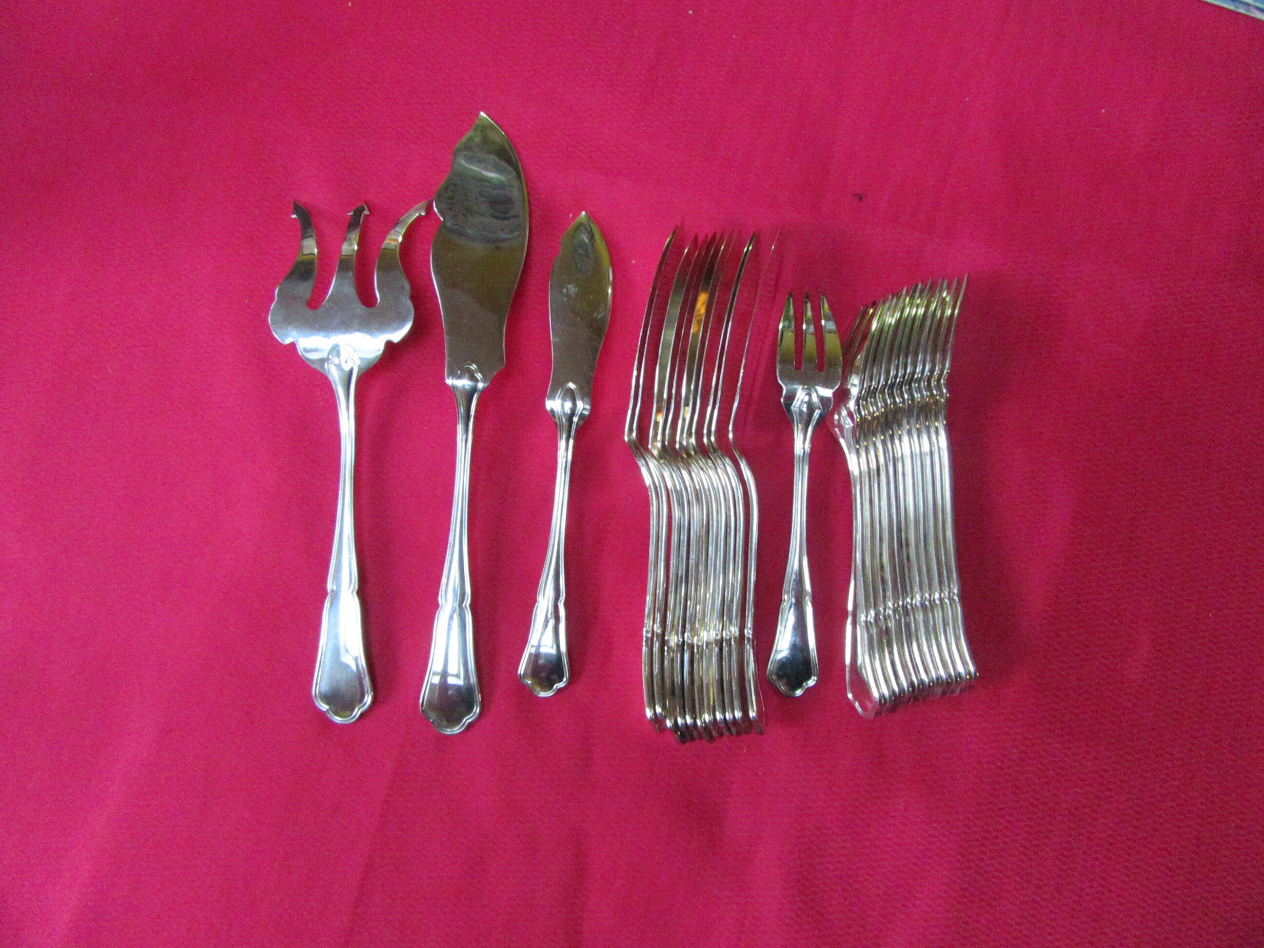 Silver metal fish service ercuis- model contours victoria