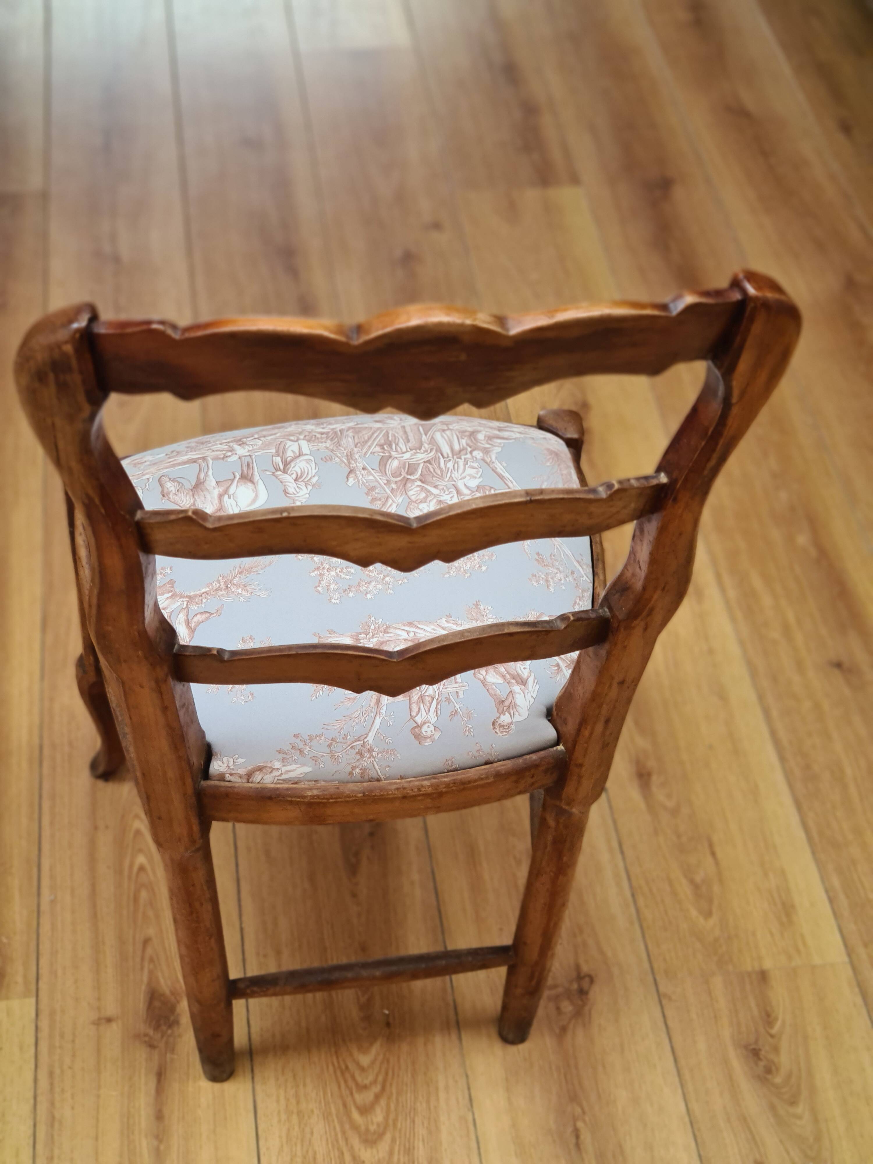 Chaises en merisier recouverte de Toile de Jouy