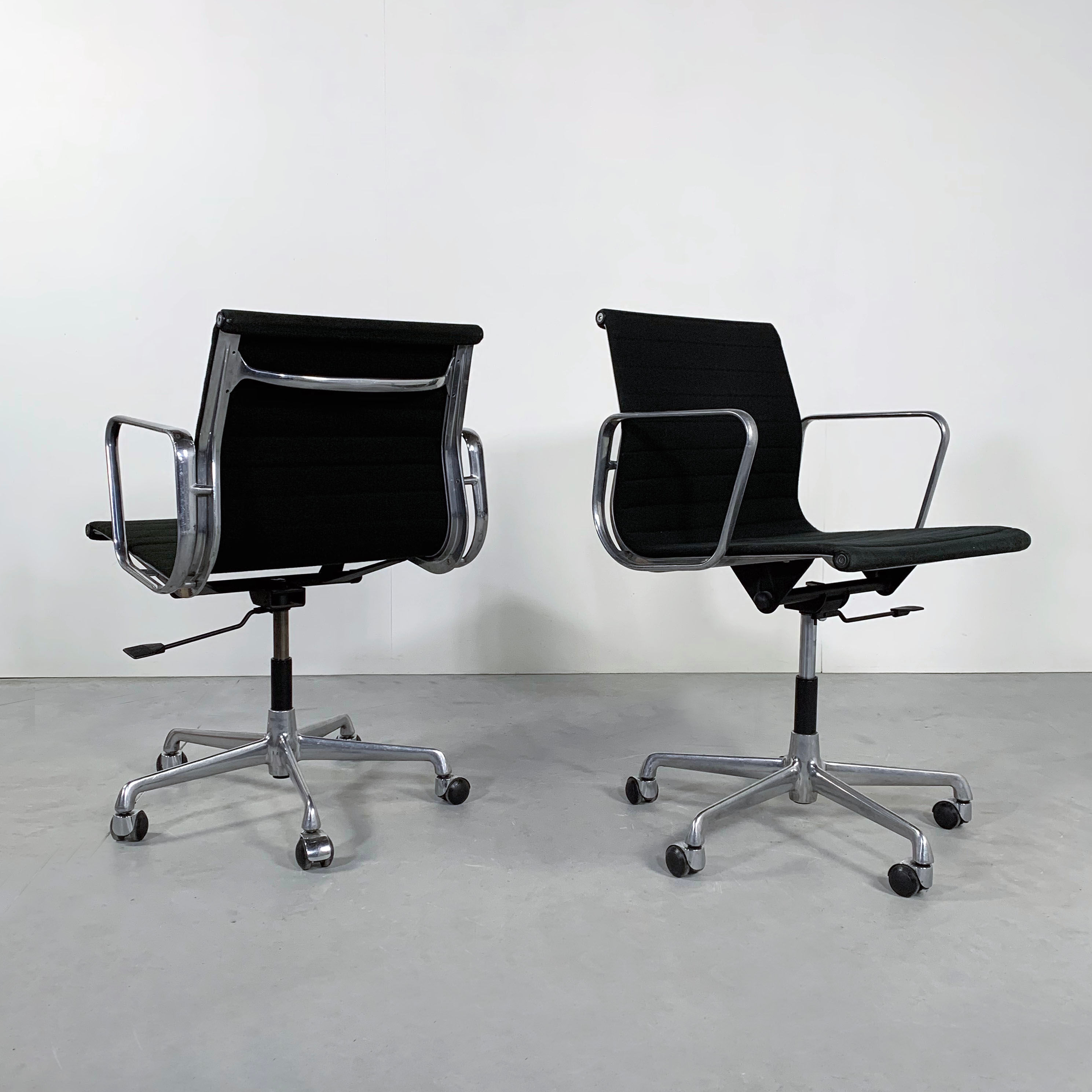 EA117 office chair by Charles and Ray Eames for ICF, 1970