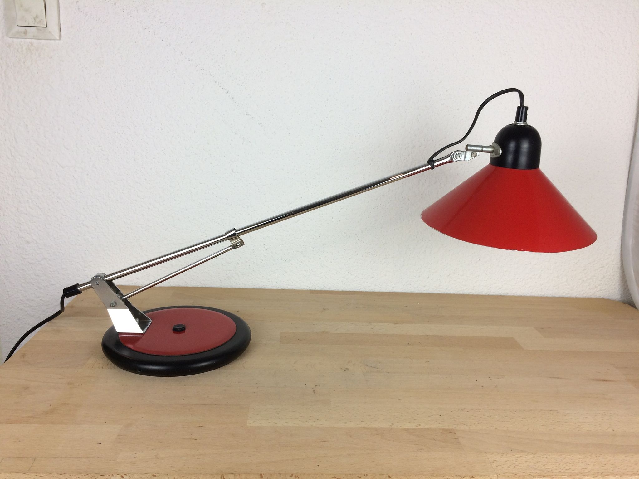 Lampe de bureau articulée Aluminor grand modèle, rouge