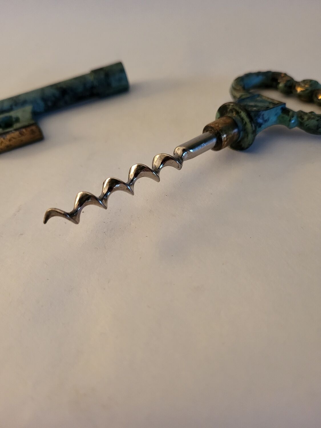Key corkscrew