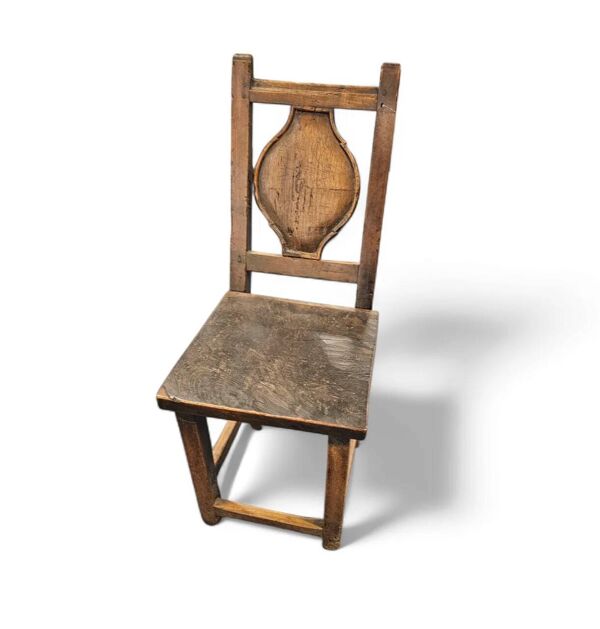 Chaise du XVIIIe siècle - Chaise de ferme du début du XVIIIe siècle avec construction à chevilles en bois