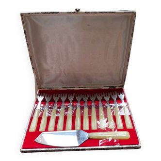 Dessert forks and pie server in original box